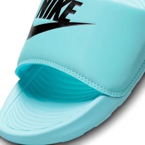 EUC Women’s Nike Victori One slides size 7